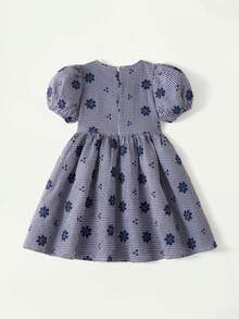 Maija Kids 一件复古休闲女童连衣裙，百搭实用，适合日常、上学、旅行、聚会等场合，春夏皆宜。特点：圆领、蝴蝶结装饰、泡泡袖、收腰设计、A字裙摆、蓝白格子、刺绣纹理。 - 彩色 - 查看 3