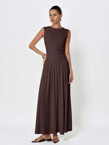 Aveloria Modichic 白色简约设计优雅褶皱无袖连衣裙