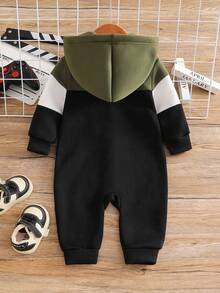 SHEIN Playful Pals 3-24M Infant/Baby Boy Colorblock "Little Man" Hooded Long Sleeve Jumpsuit, Casual Jumpsuit For Spring/Autumn/Winter Baby Boy Fall Newborn Zipper Suit Baby Boy Casual Zipper Jumpsuit Baby Boy Sweatsuit Baby Boy Track Suit Warm Jumpsuit For Baby Boy - Multicolor - View 2