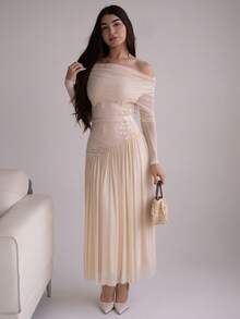 Andrea Bello 新款一字肩长袖撞色网纱刺绣不对称下摆拼接超长高弹修身连衣裙优雅浪漫 - 杏色 - 查看 3