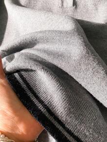 Muvela 2026春夏新款灰色撞色条纹弹力腰女士百褶裙和Polo领半拉链刺绣针织上衣两件套，通勤休闲装 - 灰色 - 查看 8