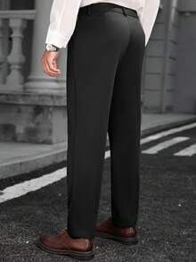 Manfinity Bizformal Quần tây công sở nam màu đen, chất liệu vải chống nhăn, xếp ly, thích hợp mặc thường ngày. Chất liệu chống nhăn nhanh chóng lấy lại độ phẳng mịn sau khi mặc hoặc giặt, giảm thiểu nhu cầu ủi đồ thủ công cho các dịp trang trọng. - màu đen - Xem 2