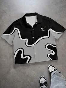 Manfinity EMRG Men's Black Grey White Abstract Wavy Line Curve Sparkle Planet Logo Print Short Sleeve Shirt | Summer Streetwear Y2K Vintage Futuristic Fluid Art Color Block Button Down Collar Top | Urban Casual Modern Minimalist Space Theme Holiday Vacation Camp Shirt | Soft Breathable Premium Daily Outdoor Outerwear,Men's Printed Short Sleeve Shirt Mens Short Sleeve Shirt Mens Street Wear Shirt Mens Black And White Shirt - Multicolor - View 2