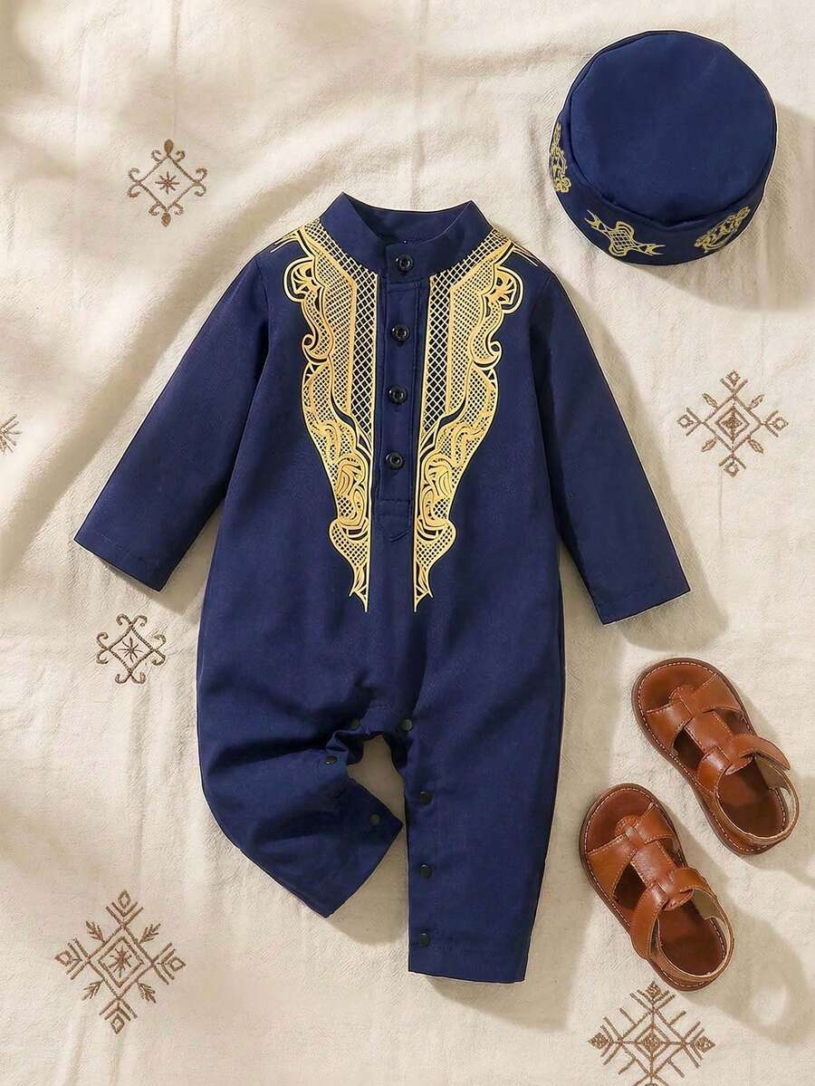 SHEIN 男婴休闲长袖立领半开襟对称金色花卉印花连体衣及配套帽子套装，婴儿长袖连体衣和帽子两件套，适合派对、节日、洗礼、日常穿着，传统长袖连体衣，适合春、夏、秋、冬四季，3个月至1岁，优雅奢华的图腾风格，金色花卉藏蓝色套装，营造优雅奢华的氛围，3个月至24个月 - 寶藍色 - 查看 1