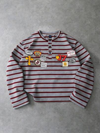 T-shirt à manches longues col rond pour hommes, imprimé vintage de rayures, badge et numéros, pour un port casual quotidien