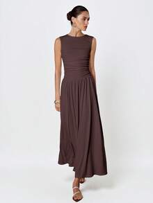 Aveloria Modichic 白色简约设计优雅褶皱无袖连衣裙