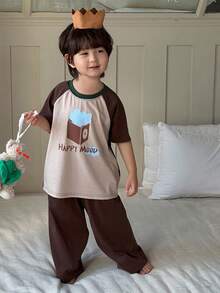 DAZY 2件套男童撞色字母印花圆领短袖上衣和裤子睡衣套装 春夏 - 棕色 - 查看 2
