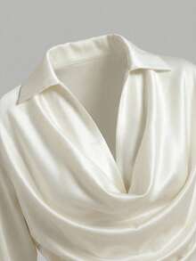 SHEIN MOD 大码女式纯色垂褶领喇叭袖荷叶边下摆时尚衬衫，象牙色缎面衬衫，垂褶高领长喇叭袖，荷叶边腰身，柔和光泽，纯色优雅简约廓形，光滑面料，修身剪裁，轻盈舒适。 - 杏色 - 查看 4