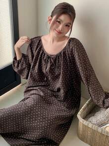 Dazy Plus Áo ngủ dài dáng rộng, tay phồng, họa tiết hoa nhí, có dây rút, thích hợp mặc ở nhà mùa xuân/hè. - màu nâu - Xem 5