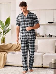 Manfinity Conjunto de pijama de manga corta con cuello estampado a cuadros para hombre - Multicolor - Ver 2