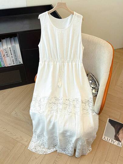 GlowEve CURVE Đầm cỡ lớn không tay, chất liệu vải dệt họa tiết, phối ren trắng, cổ tròn, eo có dây rút và chun co giãn, trang trí tua rua.