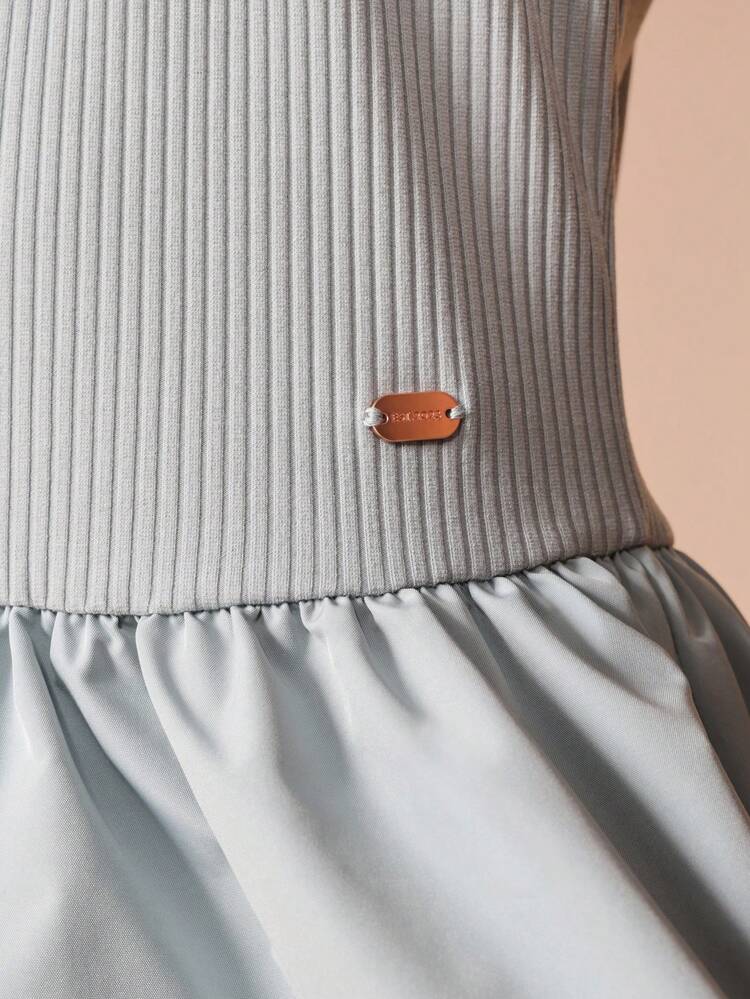 Robe bouffante côtelée à encolure carrée et manches bouffantes
