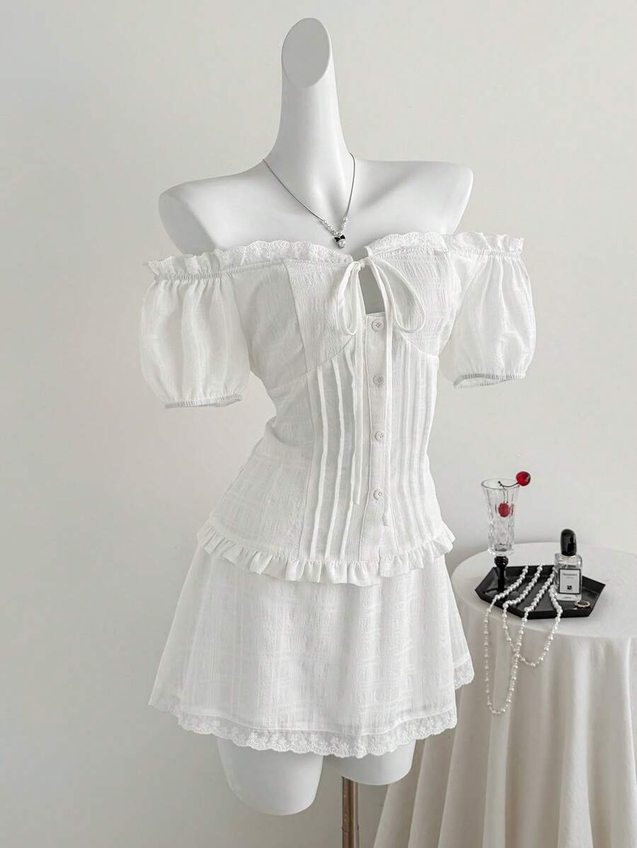 Sweetra Bộ đồ nữ cho dịp năm mới, Halloween, Giáng sinh, Lễ Tạ ơn, phong cách mới, thường ngày, mùa hè, phù hợp cho tiệc tùng, đi làm, sinh hoạt hàng ngày, du lịch, nghỉ mát. Áo sơ mi trắng, áo kiểu trắng, áo blouse trắng, trang phục trắng đêm giao thừa, bộ đồ nữ thanh lịch, trễ vai, tay phồng, nơ, họa tiết kẻ sọc, áo sơ mi trắng viền bèo, chân váy chữ A ngắn, ngọt ngào, dễ thương, dịu dàng, bộ đồ 2 mảnh thanh lịch. - trắng - Xem 1