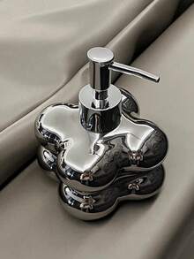 一款高端浴室洗手液瓶，采用银色陶瓷材质，也适用于沐浴露、洗发水和按压式泡沫瓶。 - 銀色 - 查看 3