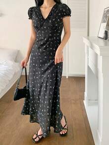 DAZY Women's V-Neck Bodycon Mid-Length Allover Print Dress - Black - View 4