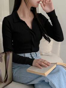 Suéter de Punto para Mujer - Cuello de Camisa, Tejido de Rib y Detalle de Volante - Negro - Ver 3