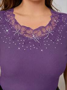 SHEIN Clasi Áo thun cỡ lớn thanh lịch thêu hoa và đính đá, thích hợp cho mùa hè. - Màu tím - Xem 2
