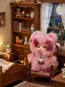 POKOJA LAND 盲盒（非毛绒填充），1个热门“温馨小屋小熊”系列盲盒玩偶，毛绒连帽角色玩偶，包含6款常规款式和1款隐藏惊喜，具有纹理饰面、心形吊坠和珍珠点缀的收藏艺术玩具，是桌面摆件、家居装饰和冬季派对礼品的理想之选，也是馈赠亲朋好友的完美节日礼物，更是收藏家和爱好者寻找温暖迷人装饰品的绝佳情人节礼物。 - 潮玩盲盒 - 查看 8