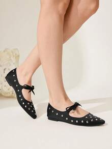 CUCCOO CHICEST 女士平底鞋，春夏新款，饰有蝴蝶结和铆钉，方头设计，优雅的玛丽珍芭蕾平底鞋，杏色仿丝绸材质。舒适百搭，实用性强，适合下午茶、约会、工作、上学等各种场合。 - 靜夜黑色 - 查看 6