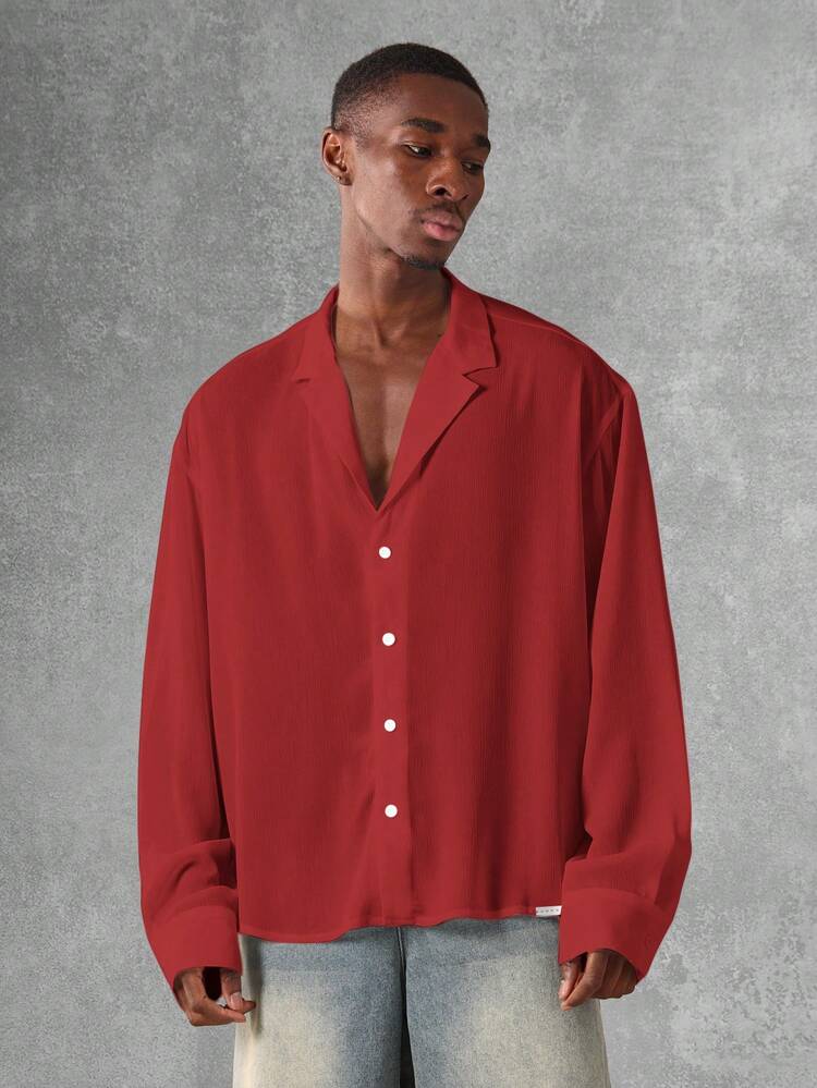 Camisa con solapa con muescas y botones en la parte delantera