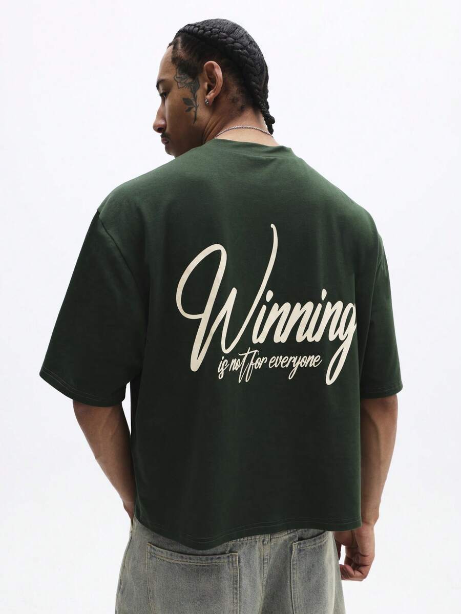 SUMWON 男士宽松圆领短袖印花T恤，印有“Winning”字样，森林绿纯棉休闲街头风夏季上衣 - 墨綠色 - 查看 1