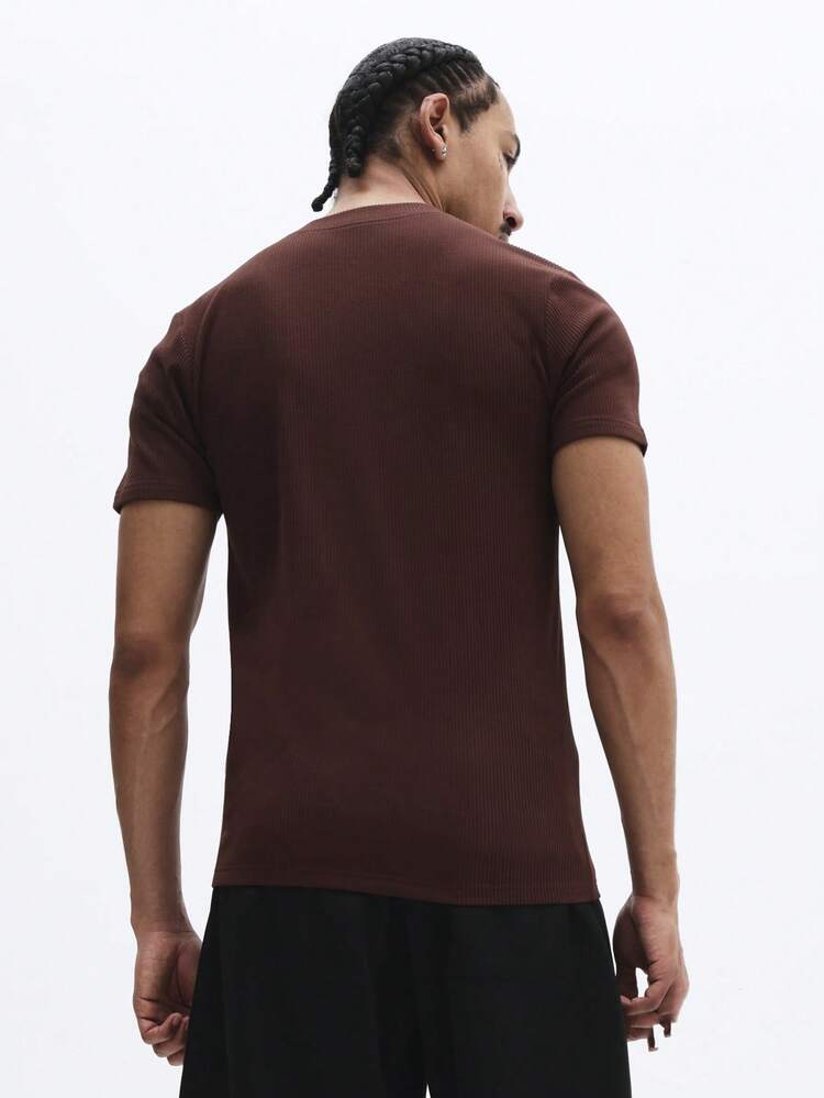 SUMWON Slim Fit Crew Neck Ribbed Short Sleeve T-Shirt With Small Logo Detail Casual Everyday Wear Plain