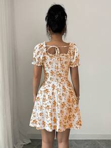 Rafferiza Đầm midi nữ họa tiết hoa nhí cổ vuông tay phồng xếp ly eo thắt dây - Nhiều màu - Xem 6