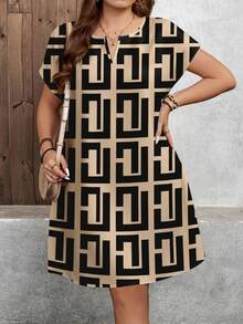 SHEIN LUNE Vestido holgado de manga corta con estampado geométrico, bloque de color minimalista y casual, talla grande, adecuado para vacaciones de verano - Multicolor - Ver 3