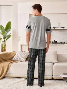 SHEIN 美式休闲条纹印花V领上衣和格子印花长裤男士睡衣套装 - 淺灰色 - 查看 5