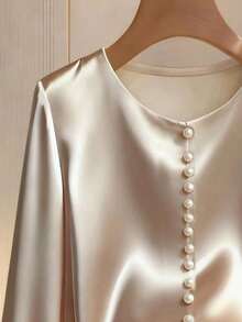 Franclia Petite 女士优雅香槟色缎面圆领长袖衬衫，饰有珍珠点缀和珍珠镶嵌设计，非常适合春季、夏季和假日穿着。 - 香檳色 - 查看 4