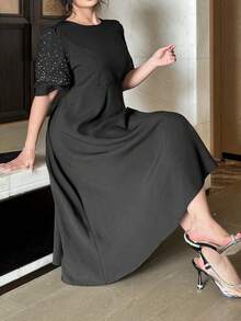 Dazy Plus 优雅水钻装饰纯色收腰灯笼袖短袖长款连衣裙，适合约会、大码、春夏连衣裙 - 黑色 - 查看 1