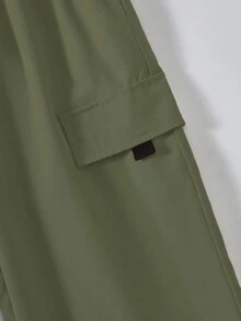 SHEIN Mirajuku 2件套/套 男童印花黑色短袖T恤和米色工装裤休闲套装，春夏款 - 軍綠色 - 查看 7