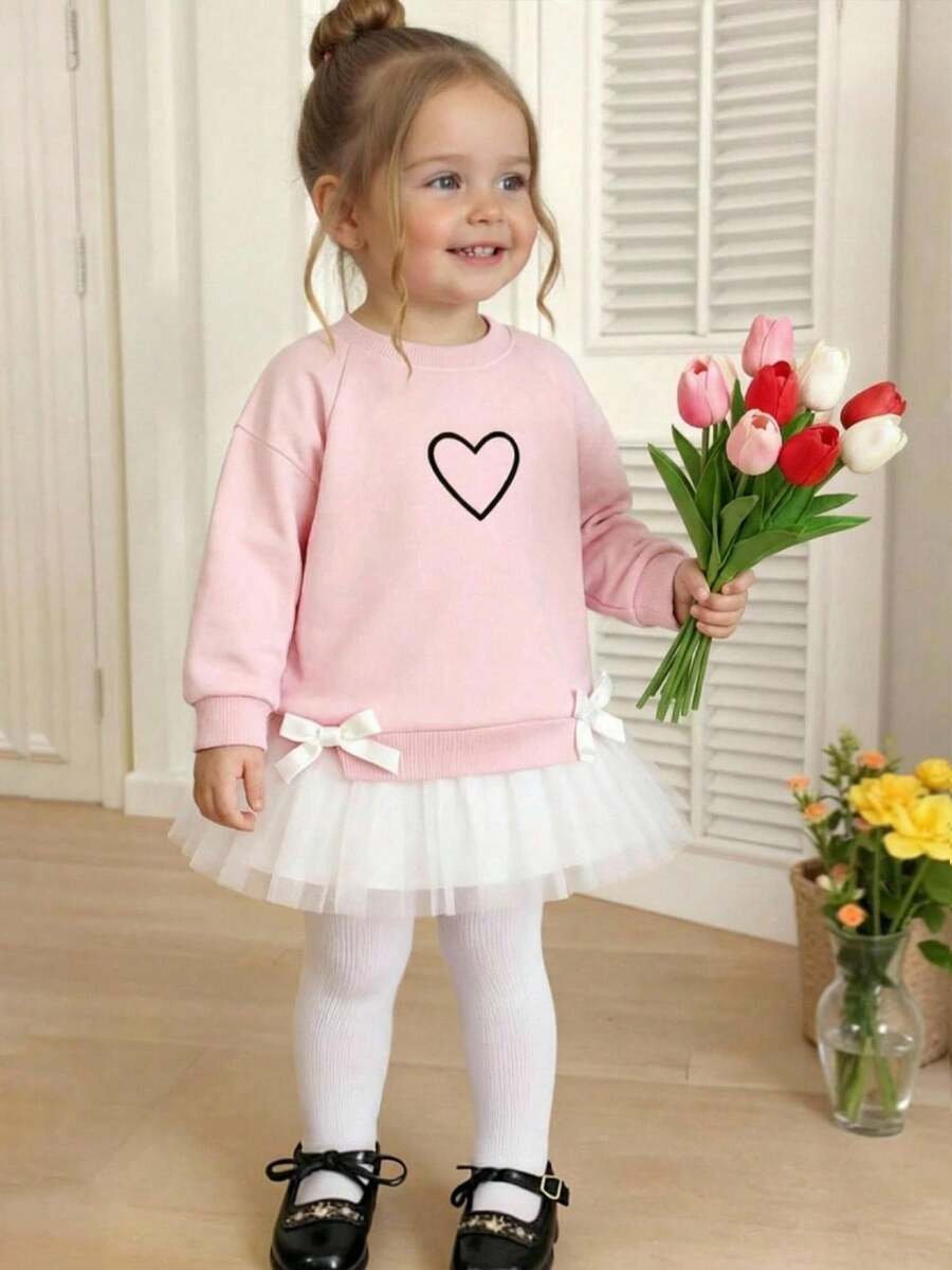 SHEIN Playful Pals 女嬰 6M-3Y 可愛運動衫洋裝 粉色與白色愛心印花 網眼下擺 網紗長袖套裝 秋季休閒穿搭 適合家庭穿搭 優雅 - 彩色 - 查看 1