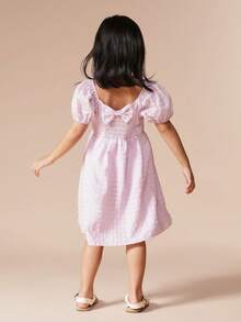 SUMWON 女童格纹泡泡袖方领A字中长连衣裙，松紧腰身，后背蝴蝶结装饰，春夏舒适，适合情人节、休闲度假等场合。 - 淡紫色 - 查看 2