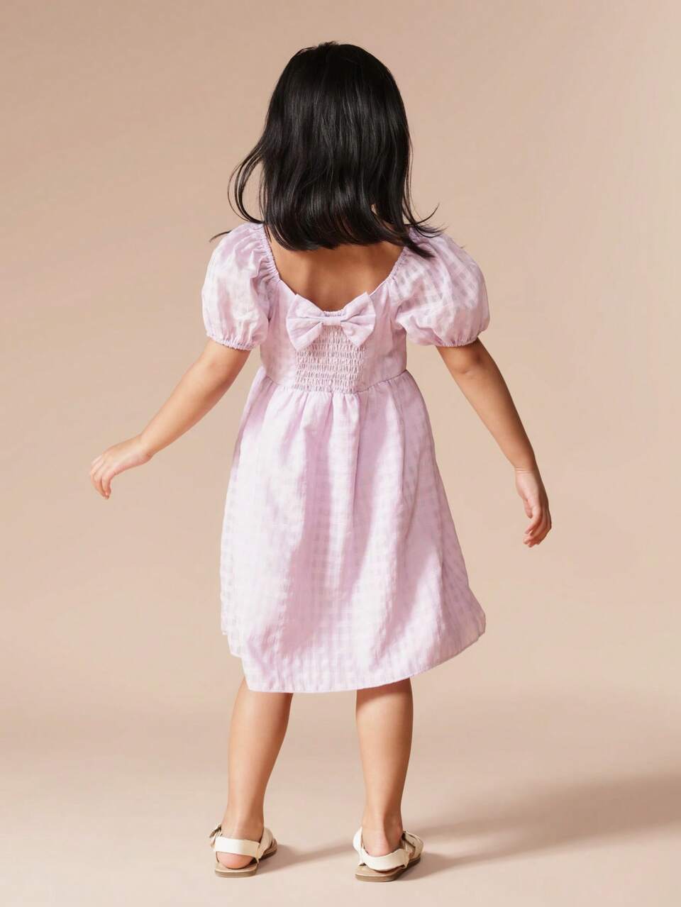 Kariertes Midikleid mit Puffärmeln und eckigem Ausschnitt