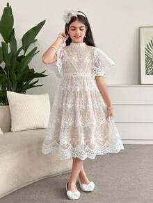 SHEIN 少女優雅米色夏季花童禮服，編織網紗刺繡蕾絲飾邊、抓皺荷葉袖、收腰公主裙，適合婚禮 - 杏色 - 查看 3