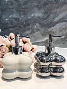 一款高端浴室洗手液瓶，采用银色陶瓷材质，也适用于沐浴露、洗发水和按压式泡沫瓶。 - 銀色 - 查看 6