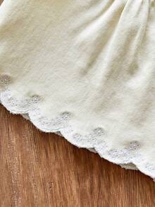 SHEIN Vintaside Kids 女婴花卉刺绣圆领T恤和阔腿裤休闲套装 - 杏色 - 查看 4