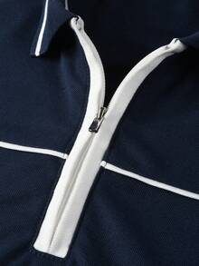 Manfinity Mode 男士撞色Polo衫，适合外出、办公、聚会等场合。男士休闲Polo衫，男士翻领衬衫，男士拉链Polo衫，男士藏蓝色短袖Polo衫，复古风格，适合日常休闲、周末旅行、户外活动、探险旅行、轻松的工作环境或半正式场合，也是送给男友/丈夫、周年纪念/生日、派对、暑假、新年、婚礼、情人节等场合的理想选择。 - 寶藍色 - 查看 7