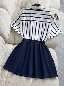 GlowEve CURVE Conjunto de 2 piezas de camisa casual de manga corta con botones y rayas, y minifalda, talla grande - Multicolor - Ver 2