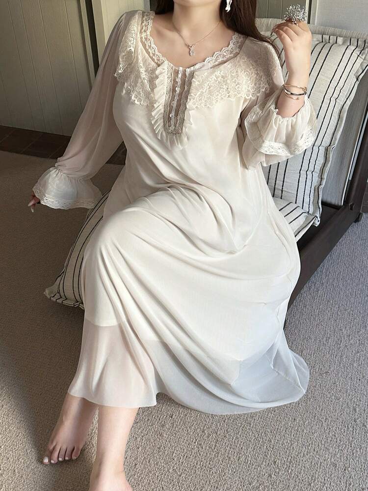 Dazy Plus Plus Size Solid Color Lace Patchwork Sweetheart Neck Elegant Long Sleeve Nightgown