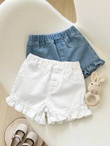 SHEIN Playful Pals 2件套女童牛仔短裤，水洗浅蓝色+白色，休闲甜美度假时尚设计，个性简约百搭，弹性腰带，仿口袋，荷叶边下摆，宽松牛仔短裤，柔软舒适棉质牛仔效果，适合日常、聚会、上学、通勤，春秋季新品上市。 - 彩色 - 查看 7