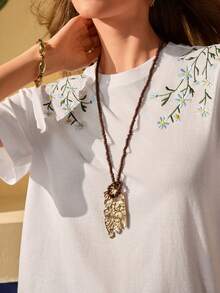 Bóhologie 100%纯棉T恤，饰有花朵刺绣，圆领，女士白色短袖T恤，饰有蓝色花朵刺绣 – 休闲纯棉圆领上衣，优雅夏季T恤，宽松版型衬衫 - 白色 - 查看 1