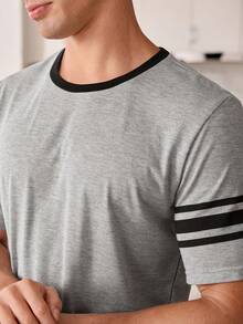 SHEIN 美式休闲条纹印花V领上衣和格子印花长裤男士睡衣套装 - 淺灰色 - 查看 6