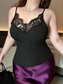 Dazy Plus Lencería de mujer de talla grande con camiseta/top/camiseta de tirantes corta minimalista y sexy con encaje elástico y contrastado - Negro - Ver 7