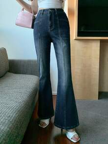 DAZY 女士休闲破洞喇叭牛仔裤，设计时尚，适合春季、夏季和情人节穿着。