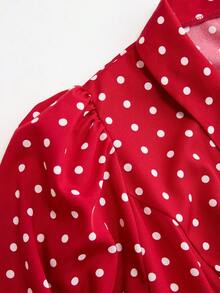 SHEIN Clasi Đầm chấm bi tay ngắn cổ chữ V chéo eo xếp ly dáng chữ A cỡ lớn, thanh lịch, thích hợp cho nữ, phù hợp cho ngày Valentine. - Đỏ - Xem 6