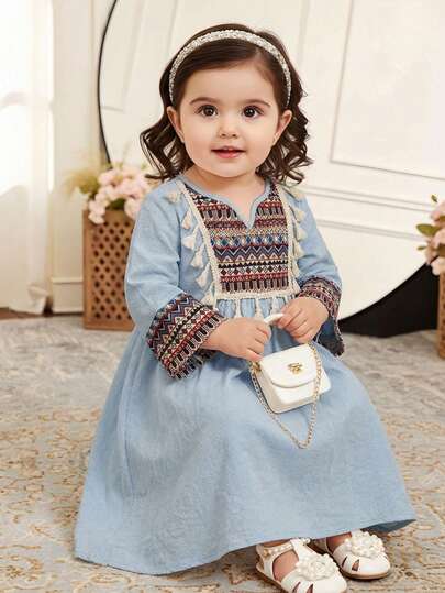 SHEIN Blue Patchwork Floral Print Children's Arabic Robe Elegant Vintage Floral Embroidered, Baby Girl Casual Minimalist Traditional Long Sleeve Arabic Dress Suitable For Spring/Summer, Elegant Modest Long Sleeve Dress, Prayer Abaya, Easy Comfort, Casual Wear, Vacay Vibes, Modest Kaftan, Baby Girl Jalabiya, Baby Girl Jalabiya Abaya Baby Girl Jalabiya