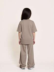 SHEIN Tween Girls' Loose Casual Minimalist Comfortable Round Neck Drop Shoulder Short Sleeve T-Shirt And Pants Set - Khaki - View 2