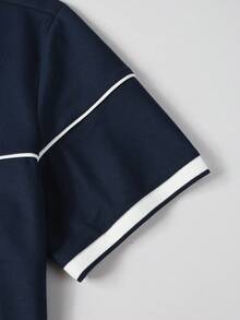 Manfinity Mode 男士撞色Polo衫，适合外出、办公、聚会等场合。男士休闲Polo衫，男士翻领衬衫，男士拉链Polo衫，男士藏蓝色短袖Polo衫，复古风格，适合日常休闲、周末旅行、户外活动、探险旅行、轻松的工作环境或半正式场合，也是送给男友/丈夫、周年纪念/生日、派对、暑假、新年、婚礼、情人节等场合的理想选择。 - 寶藍色 - 查看 4